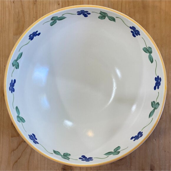 Mikasa Wine & Roses 8.5" Diameter x 3.5" Tall Serving Bowl CP010 Made Malaysia - Picture 1 of 6